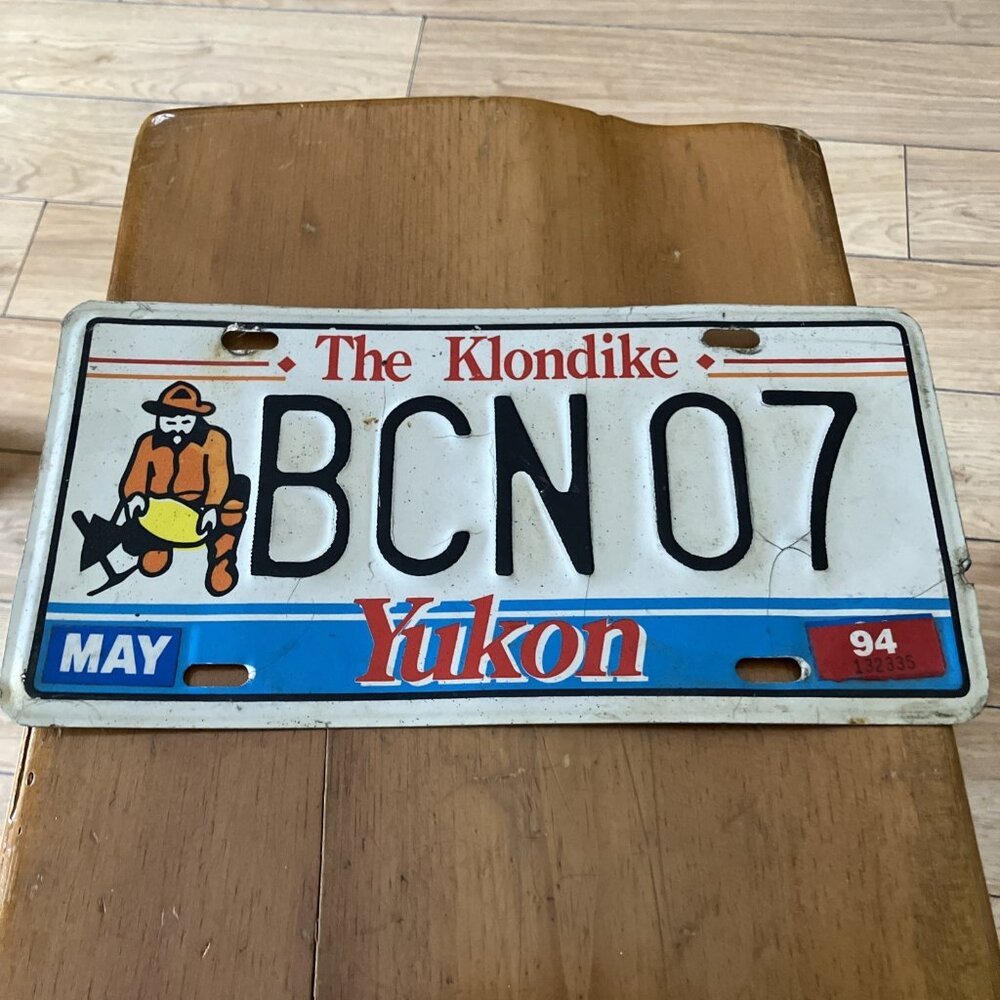 Yukon 1994 THE KLONDIKE MINER GRAPHIC License Plate # CCN 07 - Picture 2 of 8